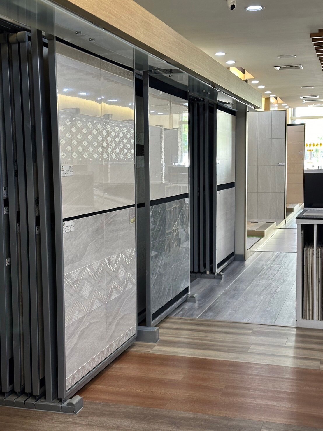 地板建材業/史凌瑜/時富建材有限公司 | 白馬木地板、符合內政部寧靜宅法規之減音地板、SPC石塑地板/礦石地板、專利防水卡扣地板、德國Classen超耐磨木地板 地板建材業/史凌瑜/時富建材有限公司 | 白馬木地板、符合內政部寧靜宅法規之減音地板、SPC石塑地板/礦石地板、專利防水卡扣地板、德國Classen超耐磨木地板