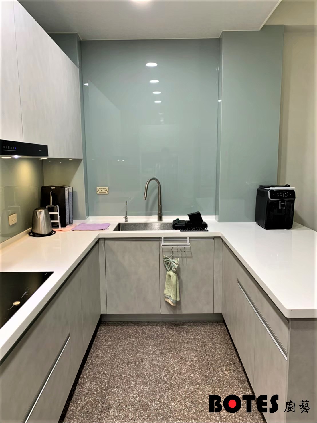 廚具系統櫃業/吳大景/新永安系統廚藝有限公司|廚房空間設計規劃修改、室內空間系統櫃體收納規劃、各大品牌廚房電器設備安裝 廚具系統櫃業/吳大景/新永安系統廚藝有限公司|廚房空間設計規劃修改、室內空間系統櫃體收納規劃、各大品牌廚房電器設備安裝